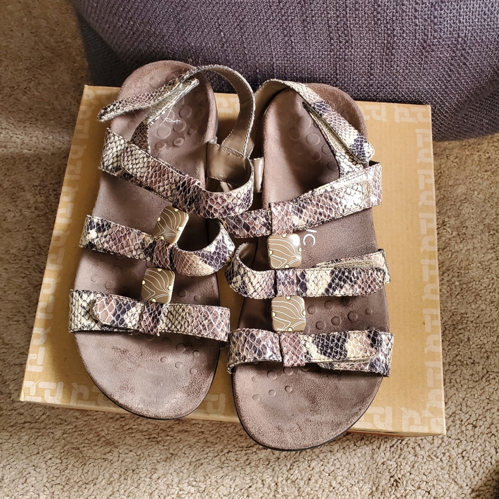 Vionic sandles, size 9 wide